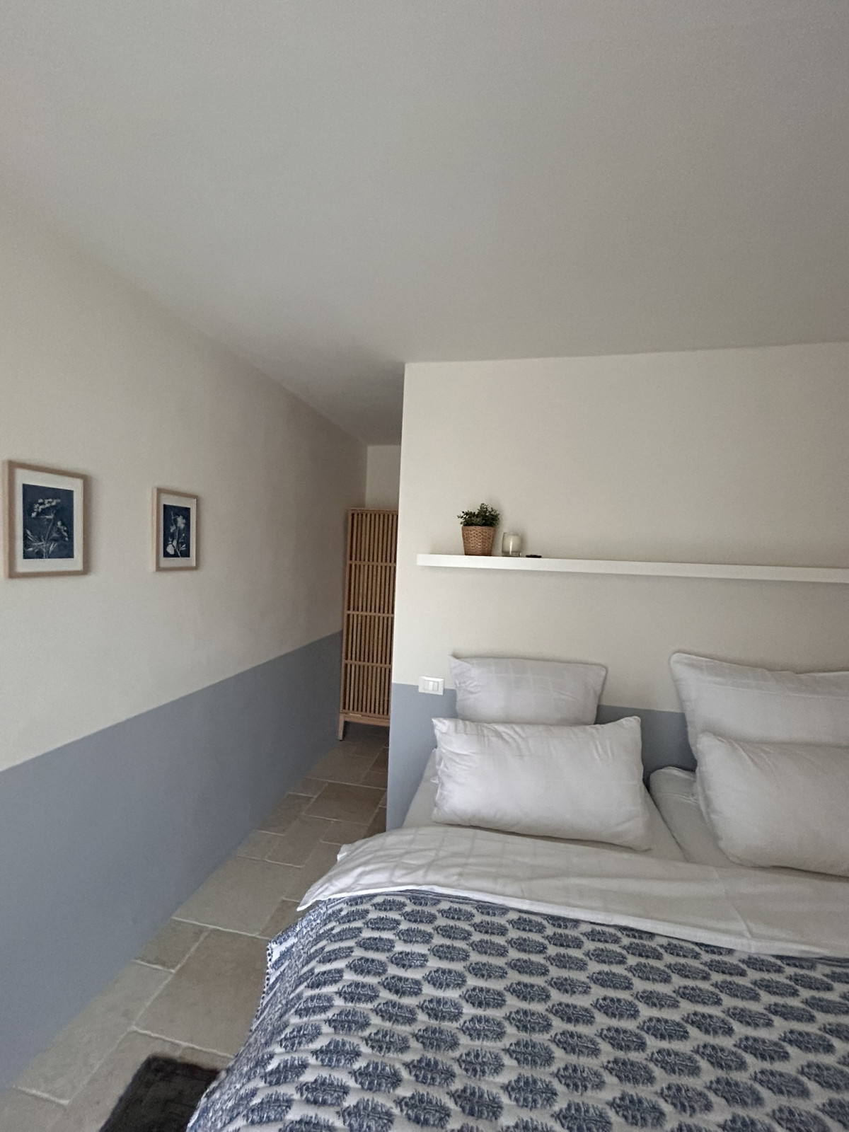 Et av de 13 nyoppussede rommene  |    Foto:  Cascina del Merlo 