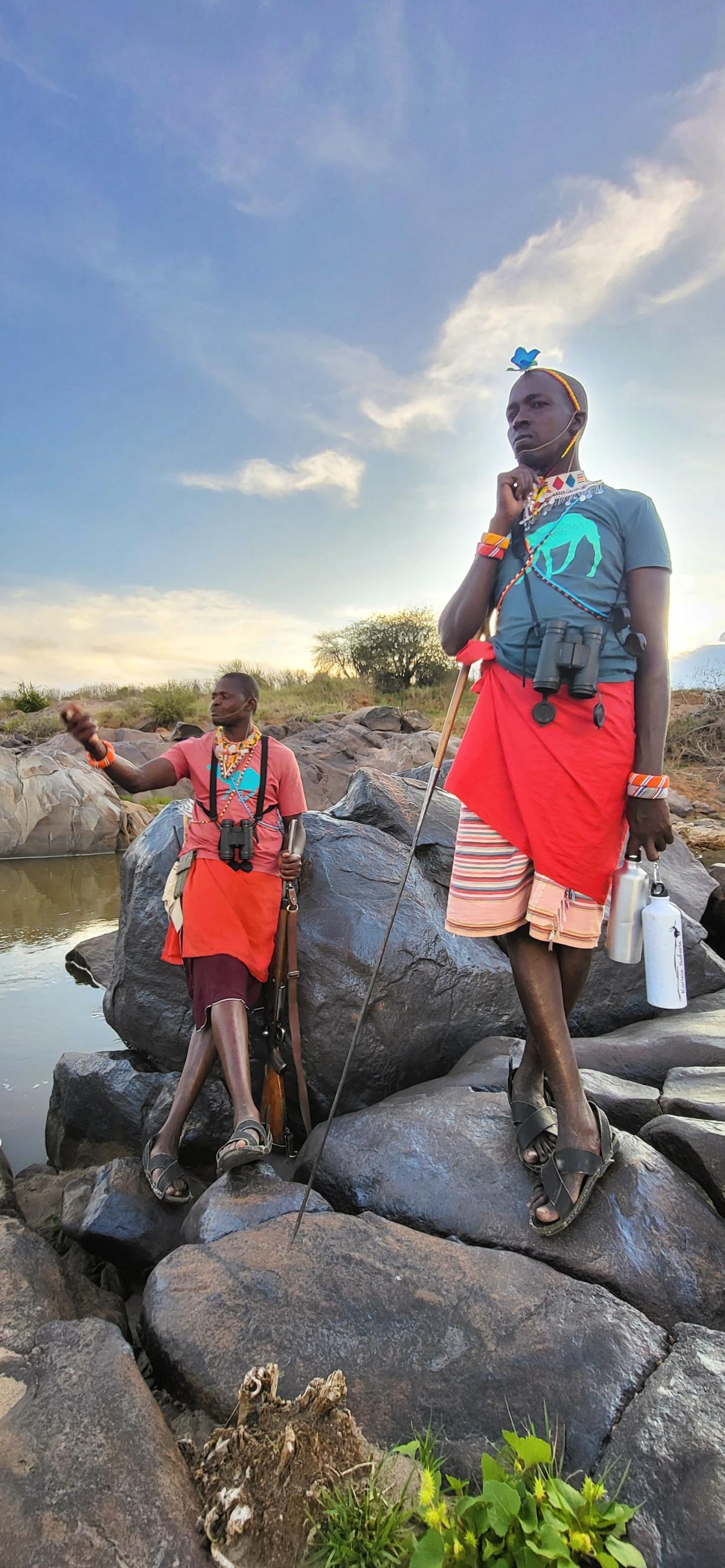 Laikipia-masaiene Andrew og Gabriel