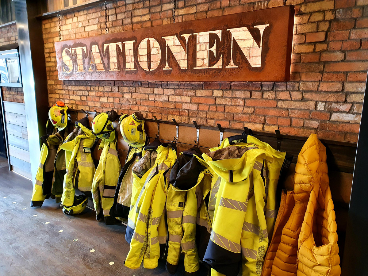     Foto:  Longyearbyen Stationen Line | La'mme skreddersyr 