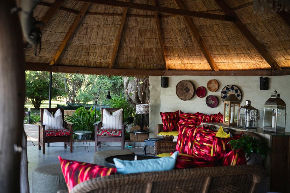 Lounge Chundukwa River Lodge  |    Foto:  Marion Payr 