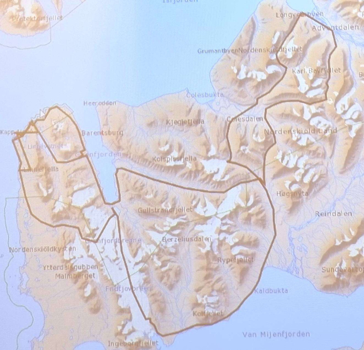      Foto:  Kart Svalbard Line | La'mme skreddersyr 