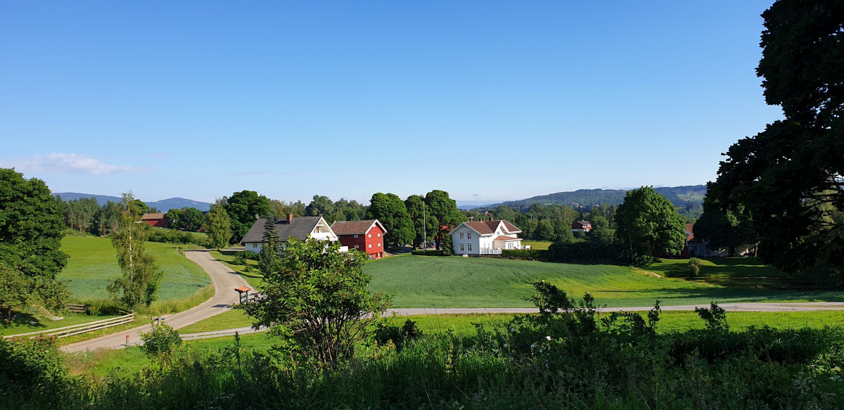 Vakre gårder i toskansk landskap