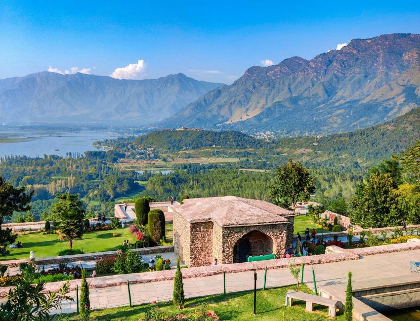 Kashmir - ved foten av Himalaya-fjellene