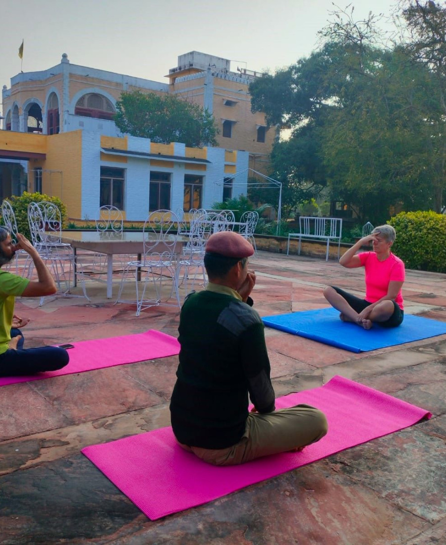 Yoga i soloppgang 